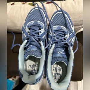 Ryka tennis shoes size 8